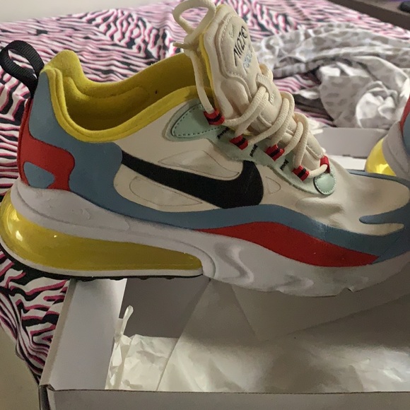 Air Max 270 React - Picture 3 of 8